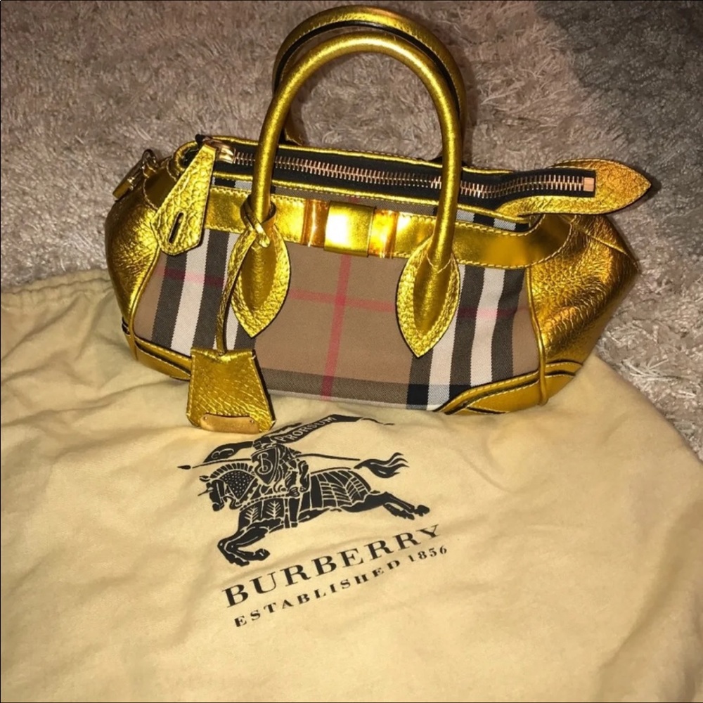 Burberry Exclusive Runways collection